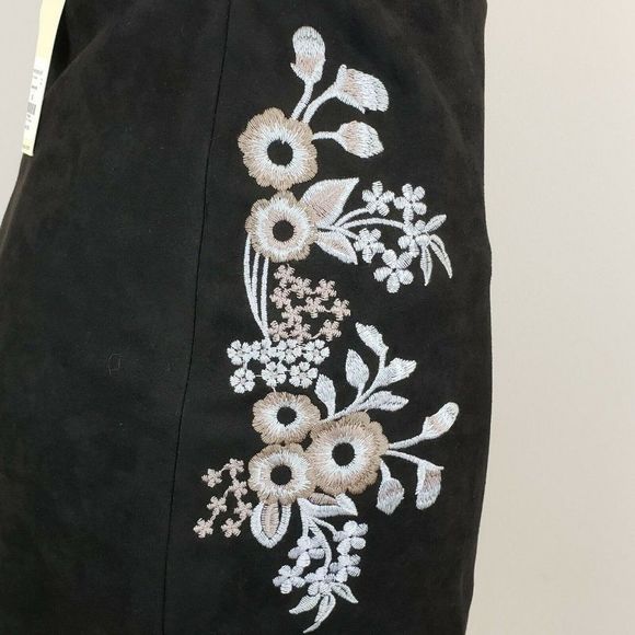 Jun & Ivy Embroidered Faux Suede Black Mini Skirt S NWT - Picture 5 of 6